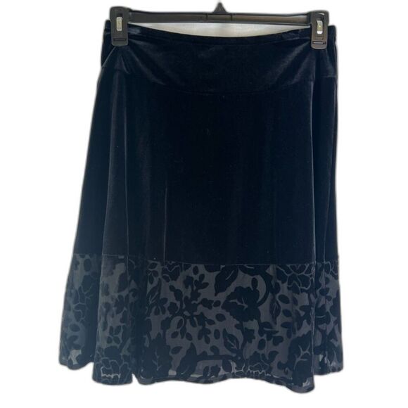 Apostrophe Petite Dressy Black Velvet Skirt‎ with Embossed Floral Hem SM(6-8) - Picture 1 of 6